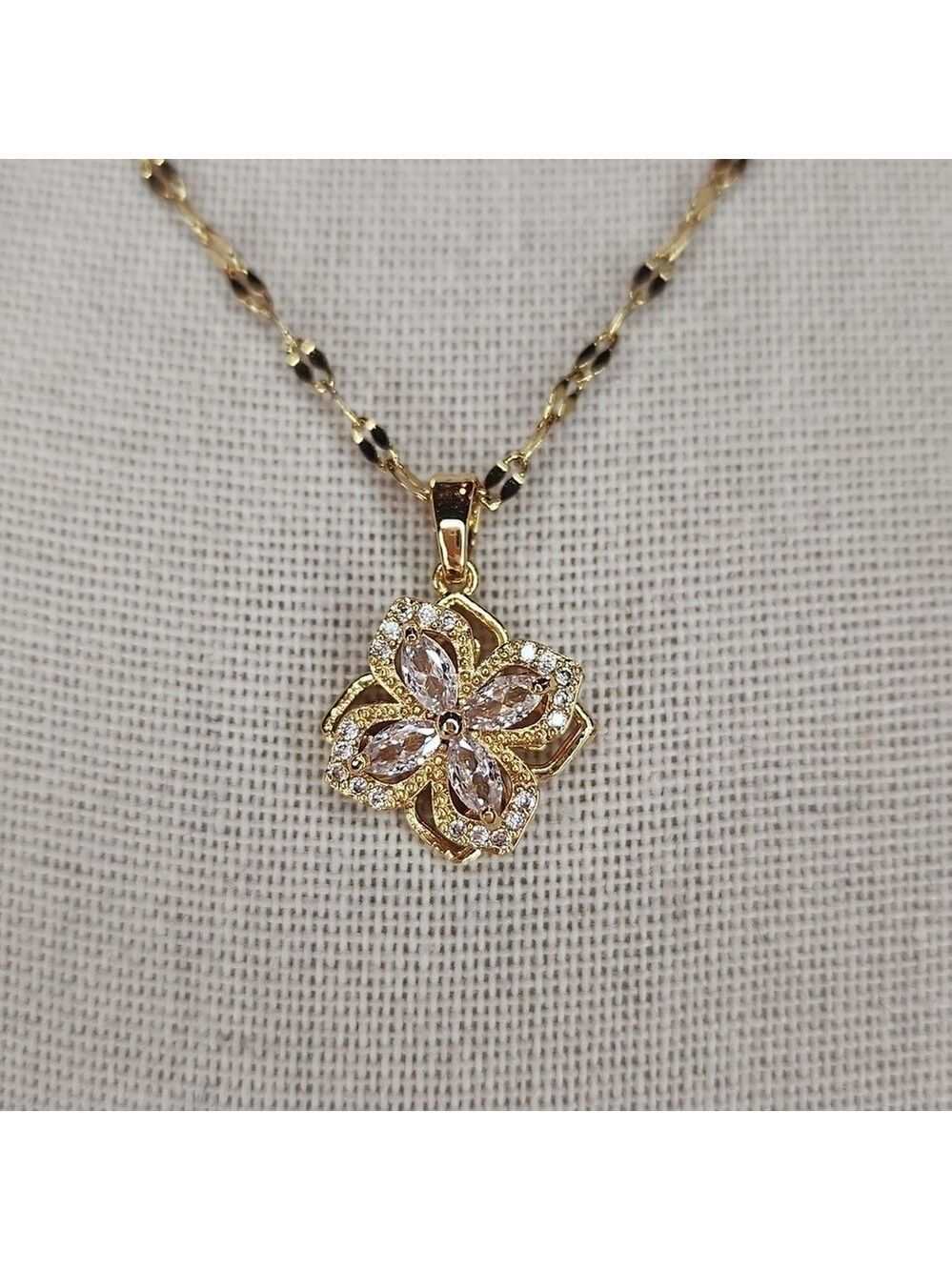 18k Gold Plated Stainless Steel Simulated Diamond Spinning Flower Pendant